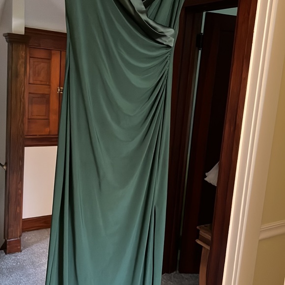 This extremely comfortable dress is a deep evergreen that hangs beautifully. - Picture 3 of 5